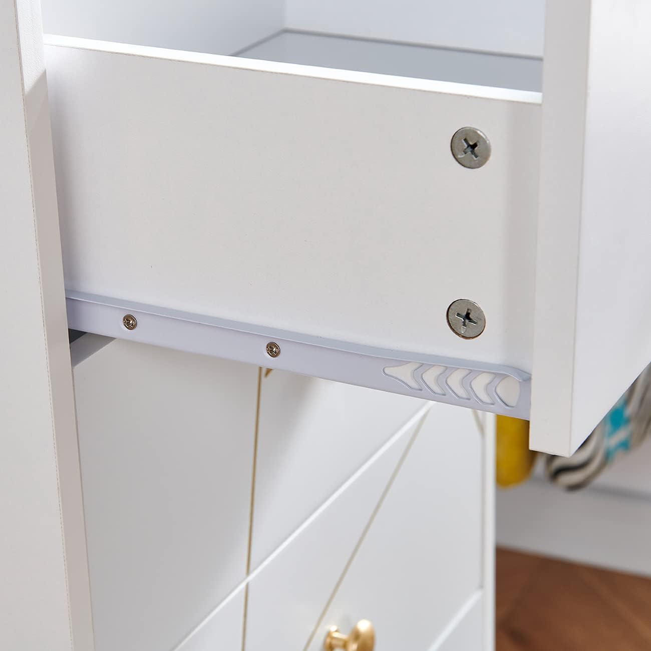 White Wood 4 Drawer Chest of Drawer C4355