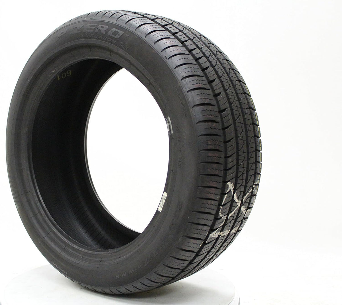 255/40R19 All-Season Radial Tire Q703572