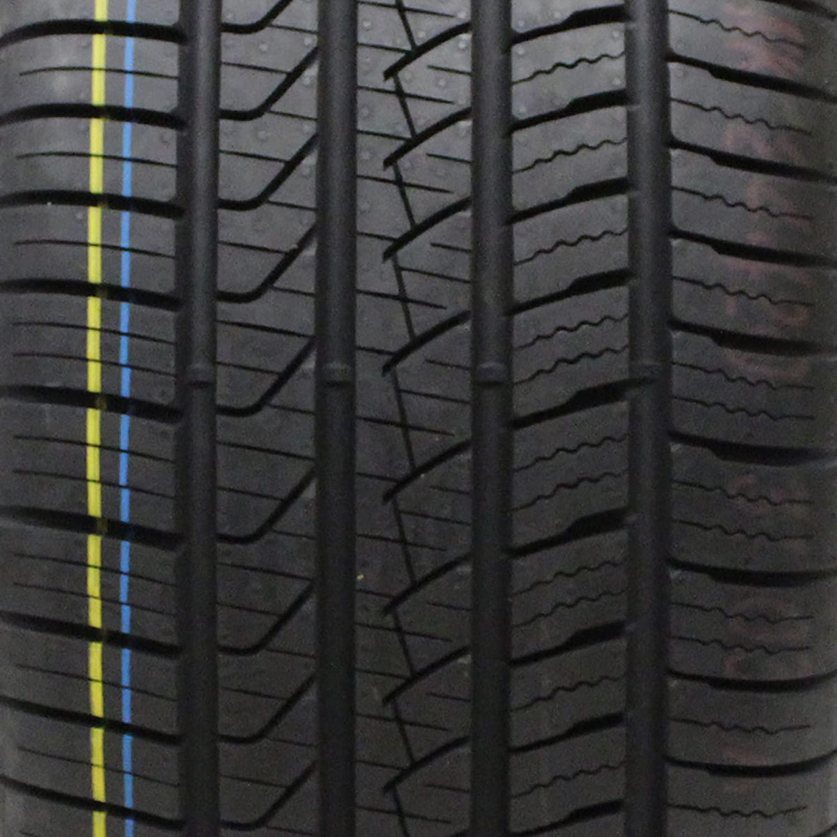 255/40R19 All-Season Radial Tire Q703572
